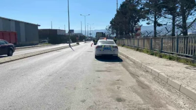 Kocaeli’nin Körfez ilçesinde iki tırın arasında sıkışan sürücü hayatını kaybetti.