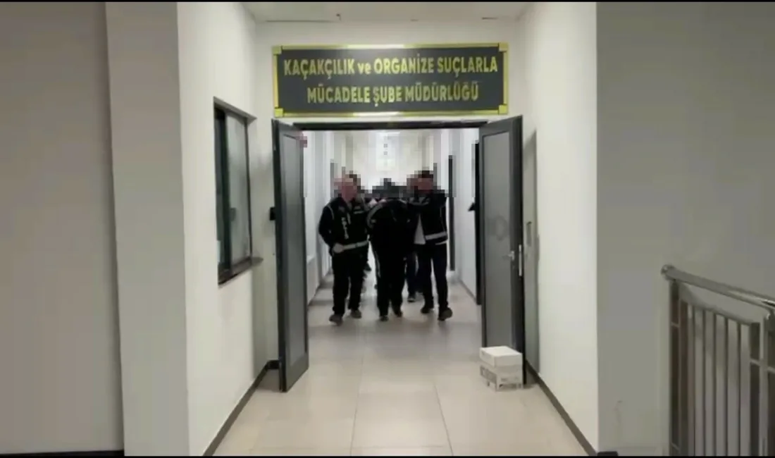 Kocaeli’de bir iş yeri sahibinden yüksek miktarda para talep ederek,