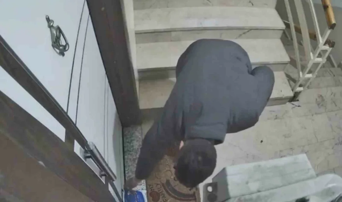 SAKARYA (İHA) – Sakarya’nın Adapazarı ilçesinde kendisini “Ramazan davulcusu” olarak