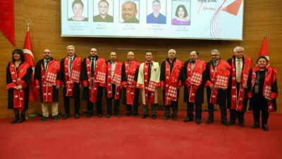 Kastamonu Üniversitesi’nde düzenlenen törende 89 akademisyen cübbe giyerken, başarılı bulunan