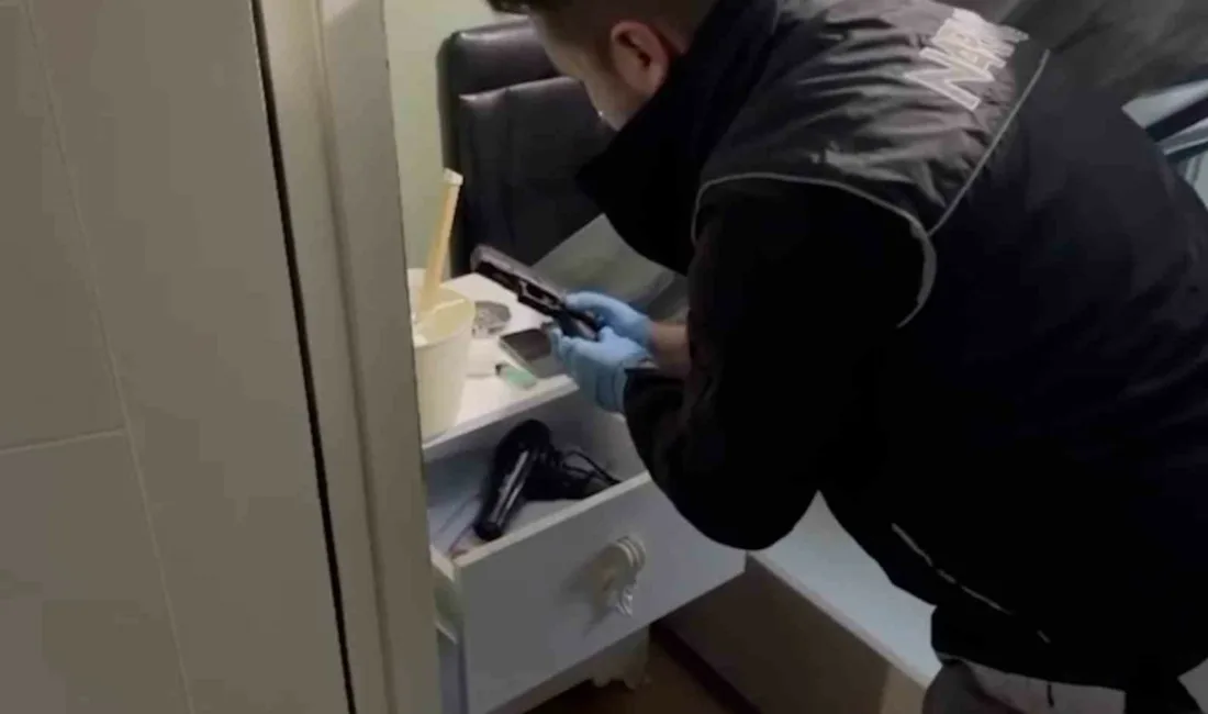 Kastamonu’da polis ekipleri tarafından gerçekleştirilen 2 ayrı uyuşturucu operasyonunda gözaltına