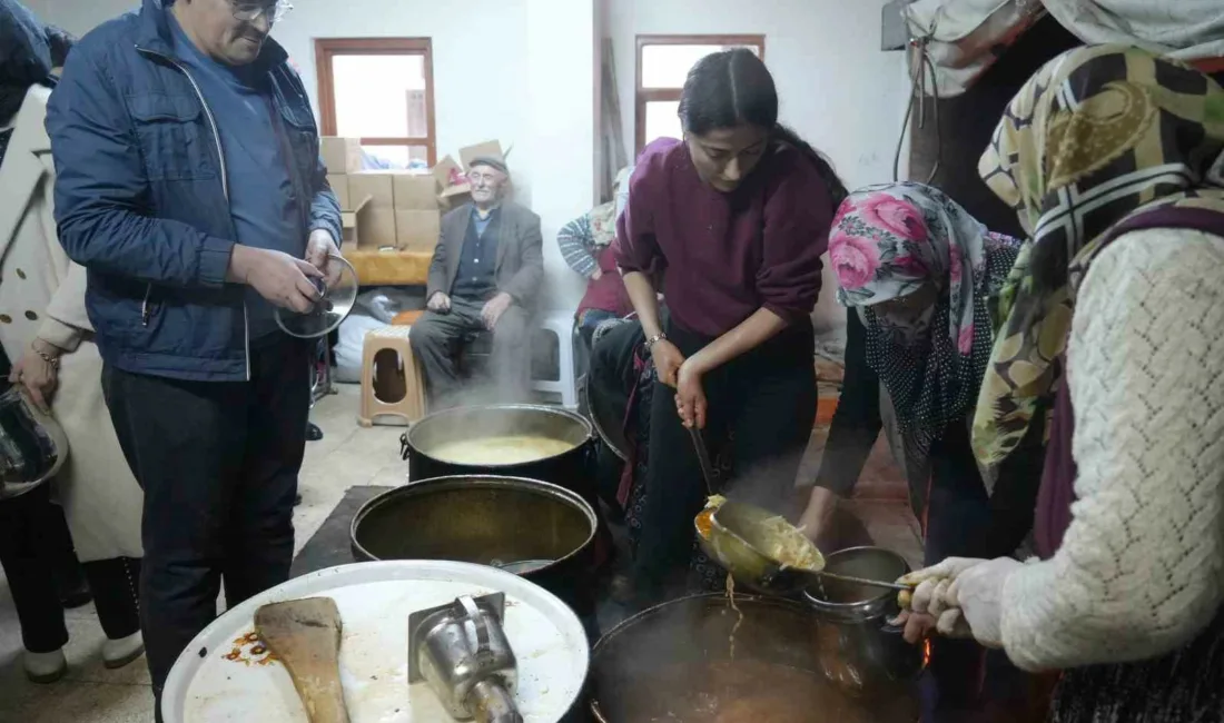 Kastamonu’da bulunan Şeyh Ahmet Türbesi’nde 8 asırdır arife günleri ve