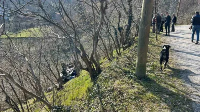 Kastamonu’nun Bozkurt ilçesinde hayvan gübresi “patpat”ın şarampole devrilmesi neticesinde meydana
