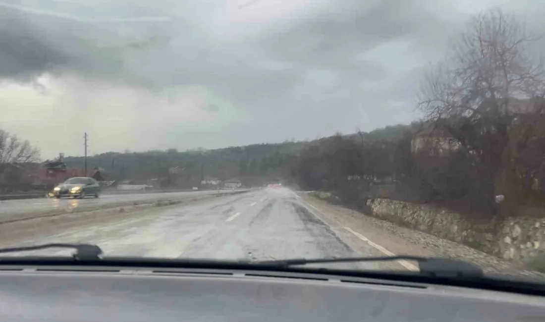 Kastamonu’da etkili olan şiddetli sağanak yağış, hayatı olumsuz etkiledi. Kastamonu’da