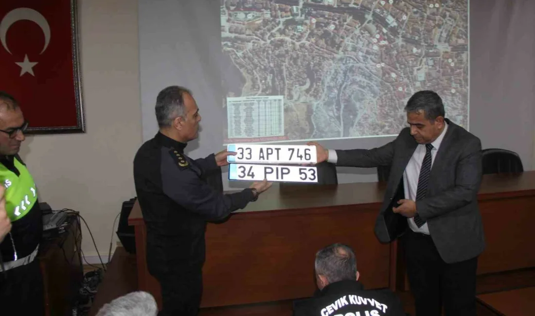 Kastamonu İl Emniyet Müdürlüğü’nde, Trafik Kanunu’ndaki düzenlemelerle ilgili bilgilendirmelerde bulunuldu.