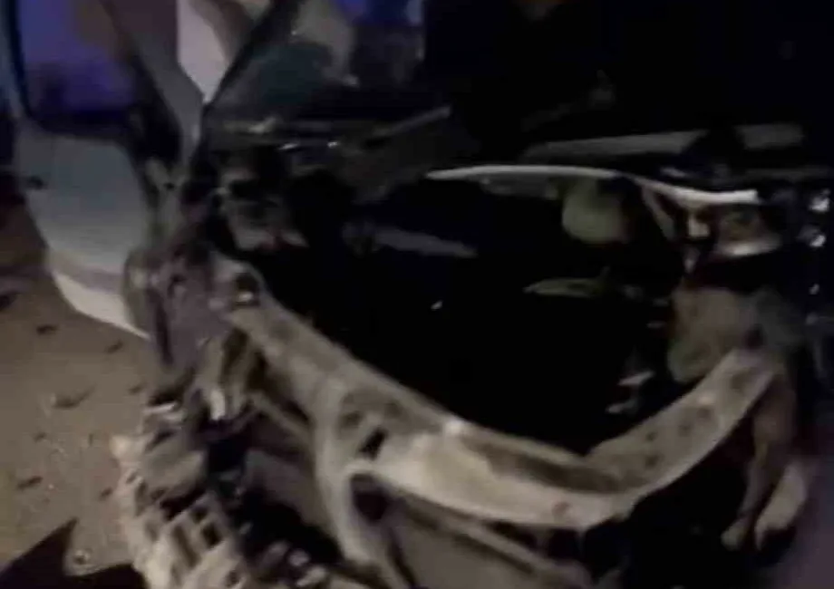 Kocaeli’nin Başiskele ilçesinde kavşakta iki otomobilin çarpışması sonucu meydana gelen