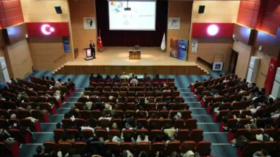 Karabük Üniversitesi Diş Hekimliği Fakültesi tarafından düzenlenen öğrenci sempozyumu, akademisyenler