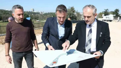 Çayırova’da vatandaşların ve esnafın talepleri doğrultusunda yenileme çalışması başlatılan Kent