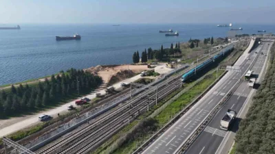 Kocaeli’nin Körfez ilçesinde yüksek hızlı trenin (YHT) önüne atlayan bir