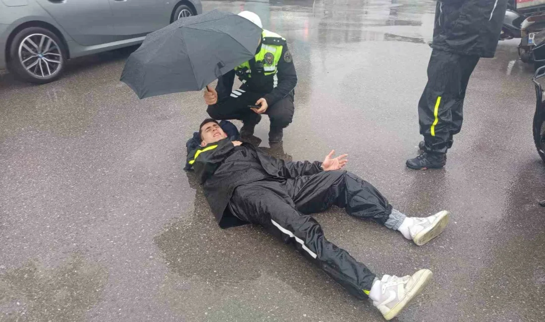 Zonguldak’ın Ereğli ilçesinde meydana gelen trafik kazasında yaralanan motosikletli kurye,