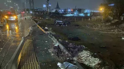 Ankara’nın Yenimahalle ilçesinde otomobil sürücüsü, önce yol ayrımındaki bariyere ardından