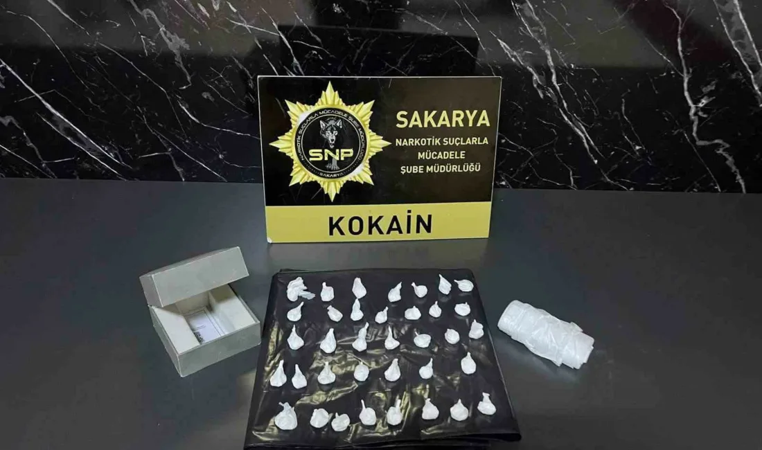 Sakarya’nın Serdivan ilçesinde polis ekiplerince yapılan operasyonda mücevher kutusuna zulalanmış