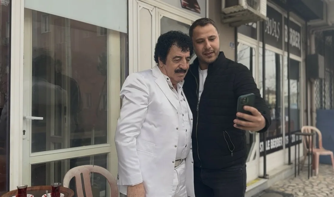 Arabesk müziğinin efsane ismi merhum Müslüm Gürses’e ikizi kadar benzeyen