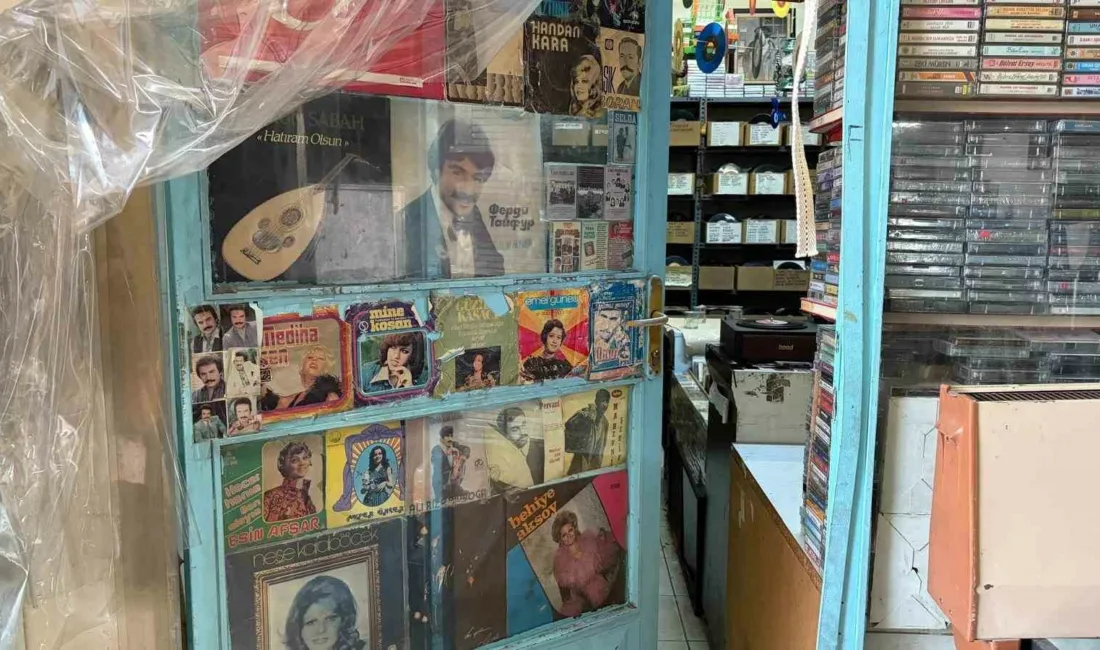 Ankara’da yaklaşık 20 yıldır kaset ve plak dükkânı işleten Harun