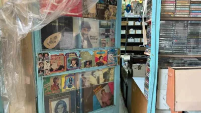 Ankara’da yaklaşık 20 yıldır kaset ve plak dükkânı işleten Harun