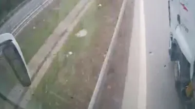 Bolu’da aniden şerit değiştiren tırın çarptığı otobüs sürücüsünün manevrası sayesinde
