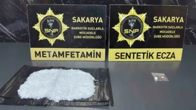 Sakarya’nın Adapazarı ve Erenler ilçelerinde polis ekiplerince yapılan uyuşturucu operasyonunda