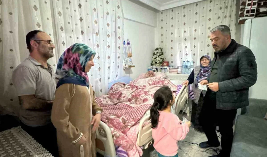 Pursaklar Belediye Başkanı Ertuğrul Çetin, evlerinden çıkamayan hasta vatandaşları yalnız
