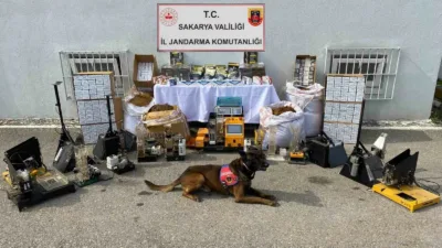 Sakarya’nın Geyve ve Karasu ilçelerinde jandarma ekiplerince düzenlenen kaçakçılık operasyonunda