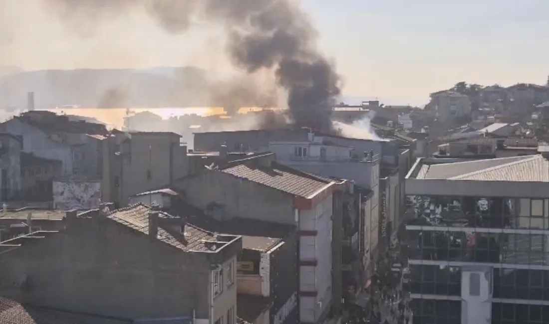 Kocaeli’nin İzmit ilçesinde 4 katlı iş merkezinin üst katındaki depo