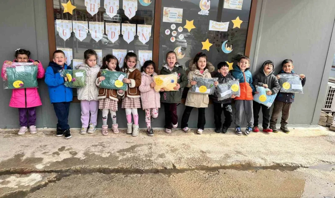 Zonguldak’ın Alaplı ilçesinden başlatılan iyilik hareketi, deprem bölgesindeki çocukların yüzünü