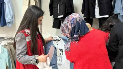 Sincan Belediyesi, ihtiyaç sahibi bin 500 çocuğa bayramlık hediye etti.