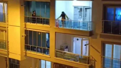 Ankara’da komşularıyla tartışırken sinir krizi geçirdiği iddia edilen kadın, balkonundaki