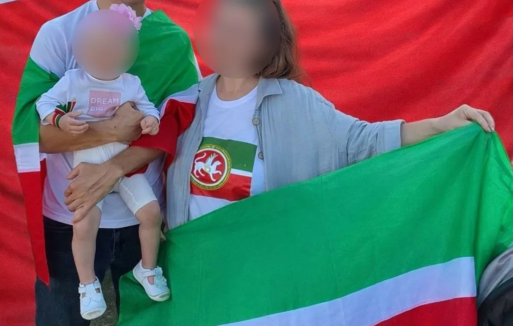 Sosyal medyada kendisini Tatar gazeteci ve aktivist olarak tanıtan Nail
