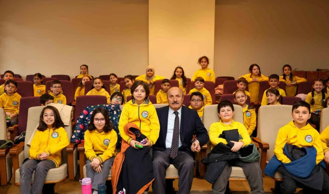 Kastamonu’nun Taşköprü ilçesinde Muzafferettin Gazi İlkokulu öğrencileri, Taşköprü Belediye Başkanı