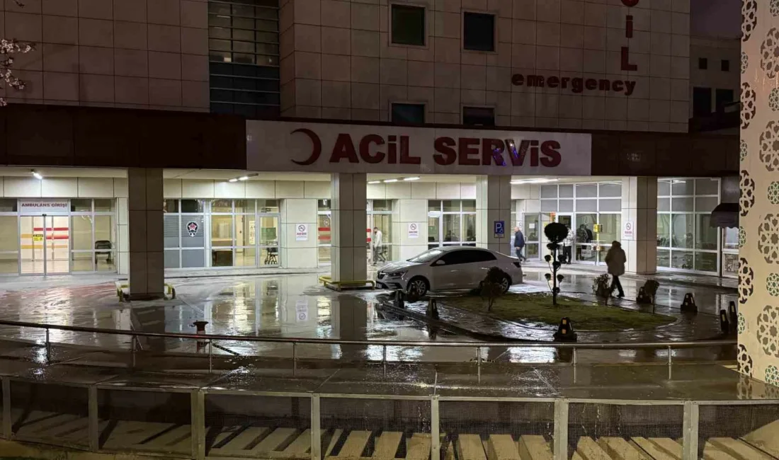 Kocaeli’nin İzmit ilçesinde cadde ortasında bir kişinin tekme ve yumruklarla