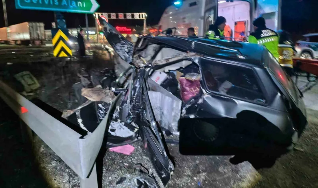 TEM Otoyolu’nun Bolu geçişinde kontrolden çıkarak dinlenme tesisi girişindeki bariyerlere