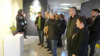 Kastamonu Üniversitesi’nde eğitim gören öğrencilerin atık malzemeleri sanatla buluşturarak yaptıkları