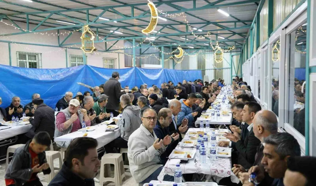 Karabük Valisi Oktay Çağatay, Kurtuluş Mahallesi’nde düzenlenen iftar programına katılarak