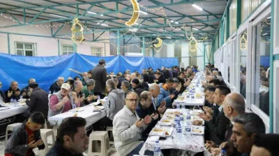 Karabük Valisi Oktay Çağatay, Kurtuluş Mahallesi’nde düzenlenen iftar programına katılarak
