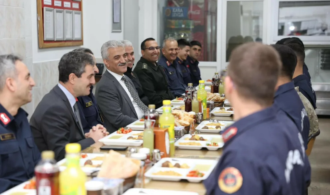DÜZCE(İHA) – Düzce Valisi Mehmet Makas, İl Jandarma Komutanlığı tarafından