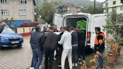 Zonguldak’ın Gökçebey ilçesinde yüksek sesle müzik dinleme ve araç park