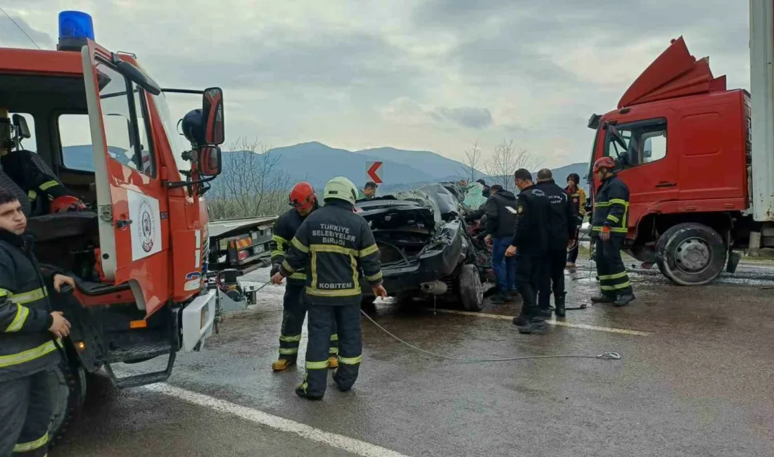 Zonguldak’ta meydana gelen kazada aracıyla kamyona çarpan polis memuru ağır