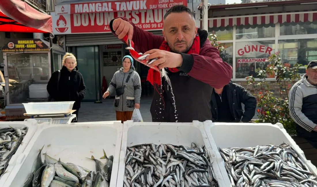 Zonguldak’ta balıkçı esnafı Zeki Beybeyoğlu, Ramazan ayında balık tüketilmediğine dair