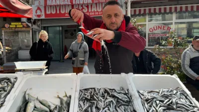 Zonguldak’ta balıkçı esnafı Zeki Beybeyoğlu, Ramazan ayında balık tüketilmediğine dair