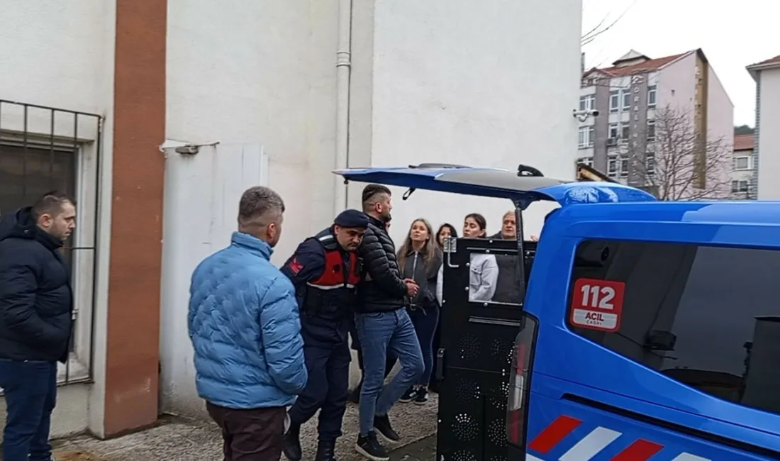 Zonguldak’ın Çaycuma ilçesinde iki arkadaş arasında çıkan silahlı kavgada 25
