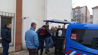 Zonguldak’ın Çaycuma ilçesinde iki arkadaş arasında çıkan silahlı kavgada 25