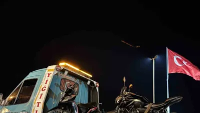 Sakarya’nın Hendek ilçesinde çevreye rahatsızlık veren abartı egzozlu iki motosikletliye