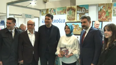 Ankara Kitap Fuarı, yüzlerce yayınevi ve yazarı kitapseverlerle buluştururken, askıda
