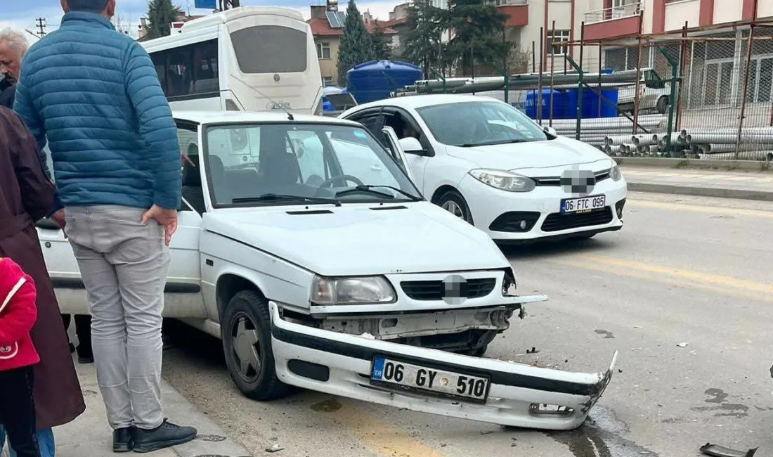 Ankara’nın Beypazarı ilçesinde 3 aracın karıştığı zincirleme trafik kazasında 3