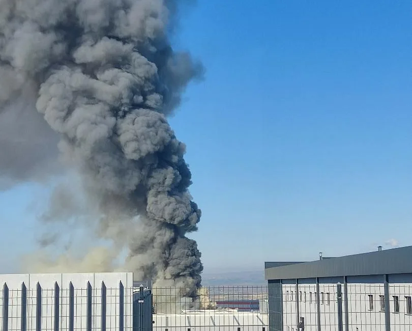 Ankara’nın Sincan ilçesinde bir fabrikada yangın çıktı. Alınan bilgilere göre,