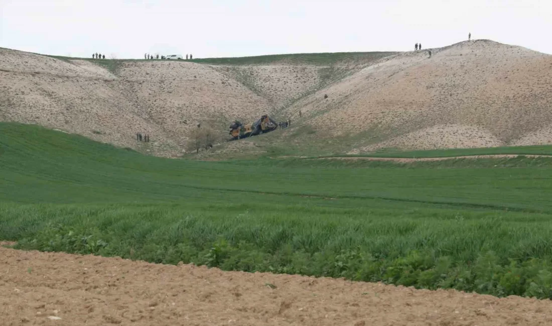 Ankara’nın Sincan ilçesinde kaza kırıma uğrayan helikopterle ilgili incelemeler sürüyor.