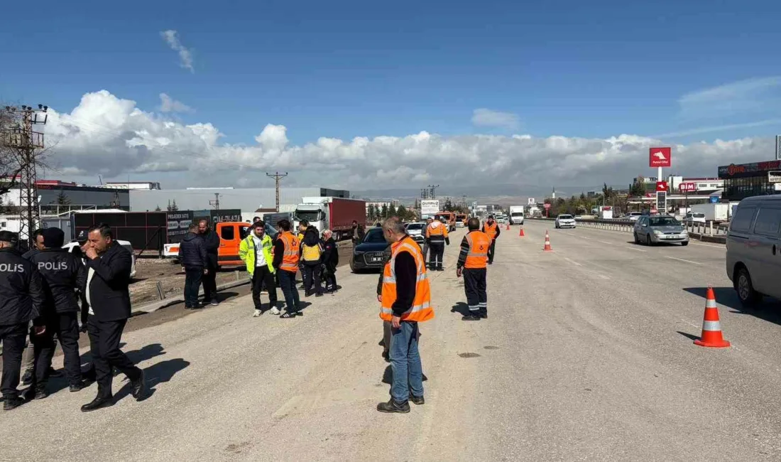 Ankara’nın Kahramankazan ilçesinde özel halk otobüsünün köprü direğine çarptığı kazada