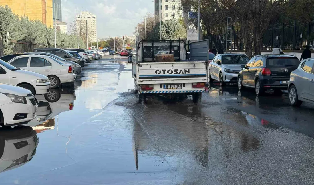 Ankara’da etkili olan sağanak yağış, şehrin birçok noktasını göle çevirdi.