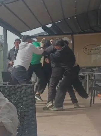 Ankara’da Ankamall isimli alışveriş merkezinde yaşıtını darbeden çocuğun saldırı anları