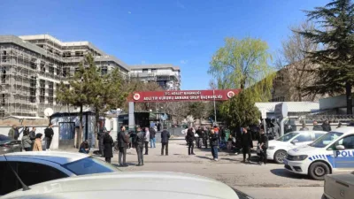 Ankara’da iki otomobilin kafa kafaya çarpıştığı kazada hayatını kaybeden 5